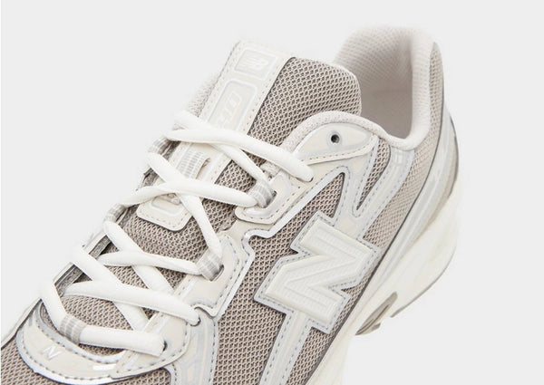 New Balance 740